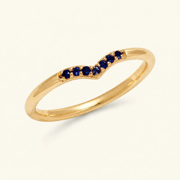 Bague chevron pavée de saphirs en or jaune