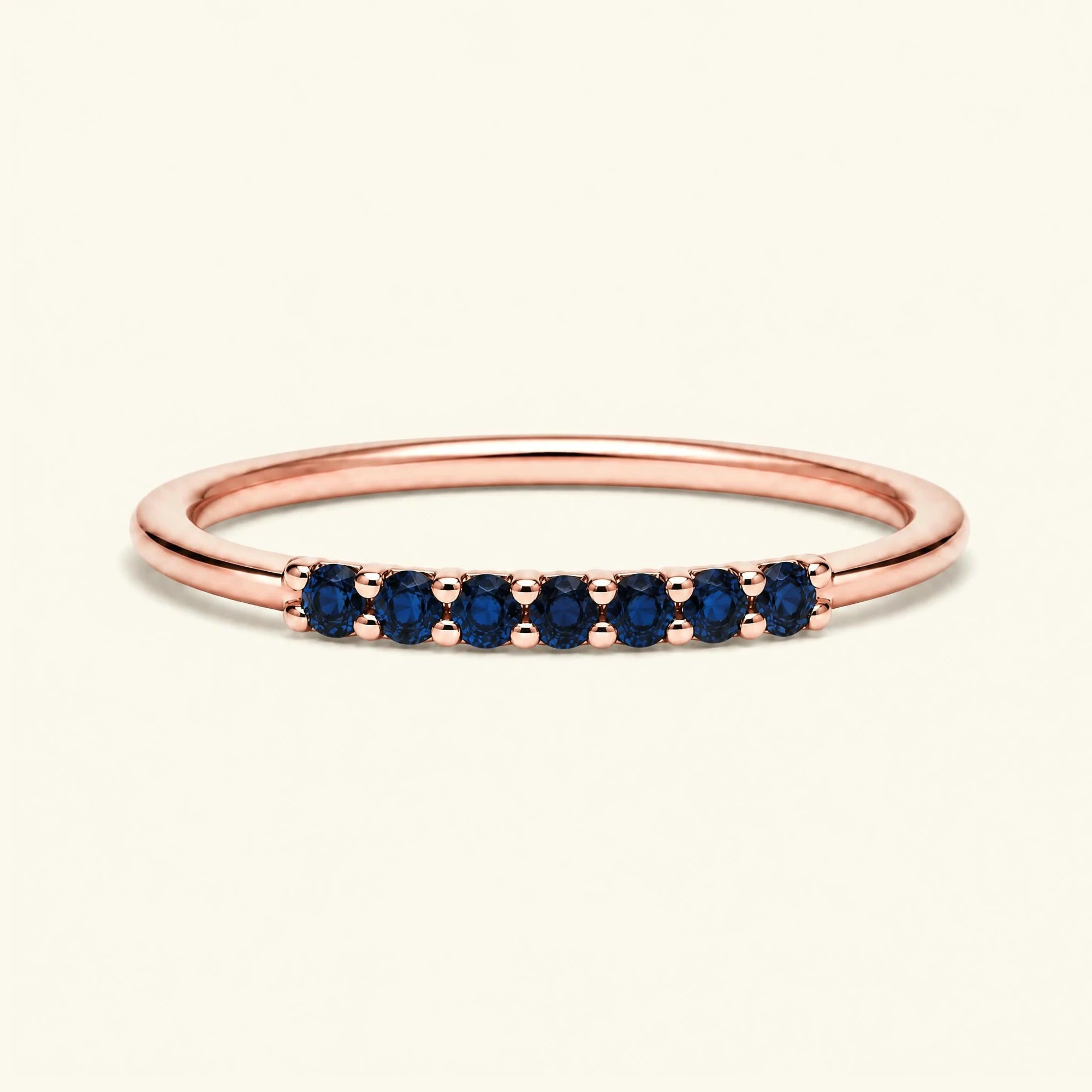 Alliance pavée de 7 saphirs Vadha en or rose