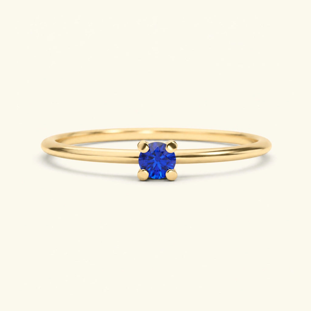 Bague de fiançailles solitaire saphir bleu serti quatre griffes en or jaune 18 carats, design Saral Mayuri