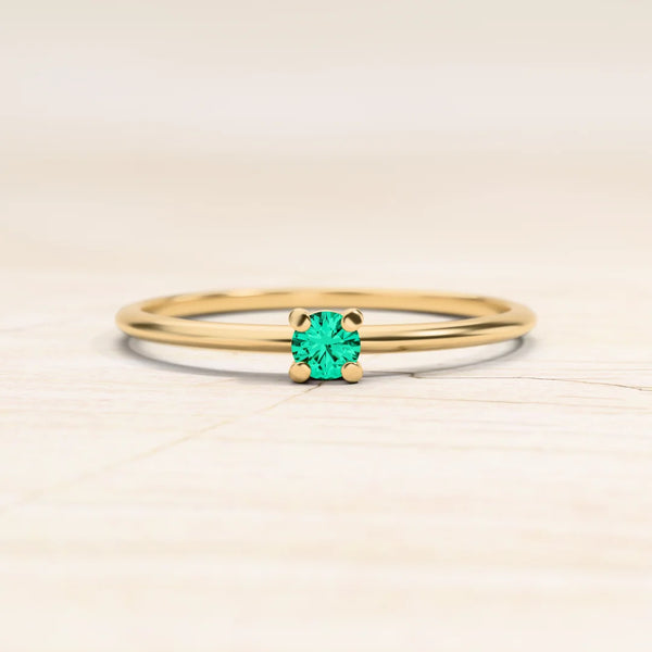 Bague Saral en or jaune sertie d'une émeraude