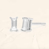 Boucles d'oreilles baguette diamant en or blanc