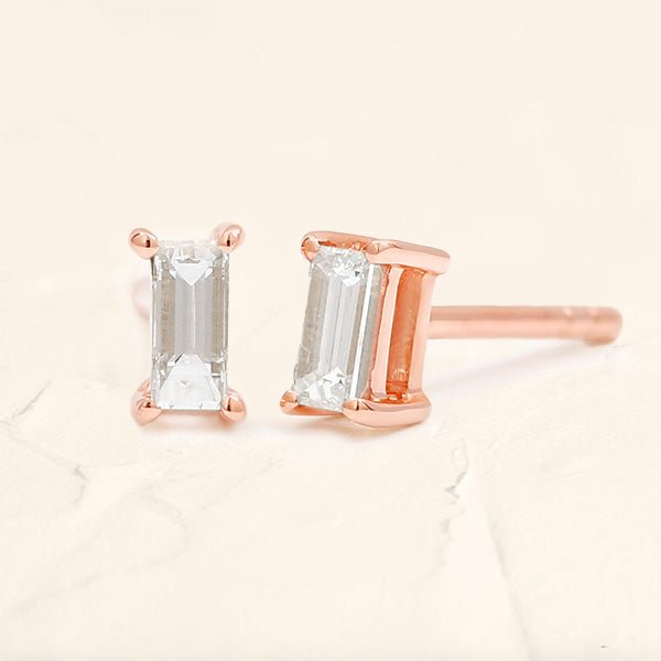 Boucles d'oreilles baguette diamant en or rose