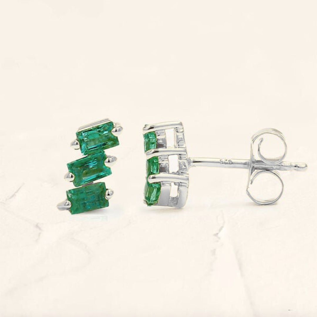 Boucles d'oreilles asymétriques Jivane en émeraude or blanc