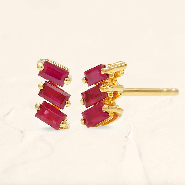 Boucles d'oreilles baguette Jivane rubis vue latérale