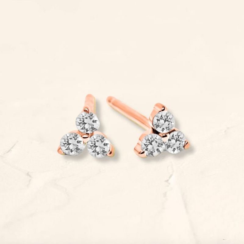 Flower earrings with rose gold diamond
