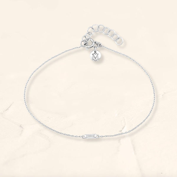 Shanti bracelet in 18-carat white gold set with a baguette-cut diamond