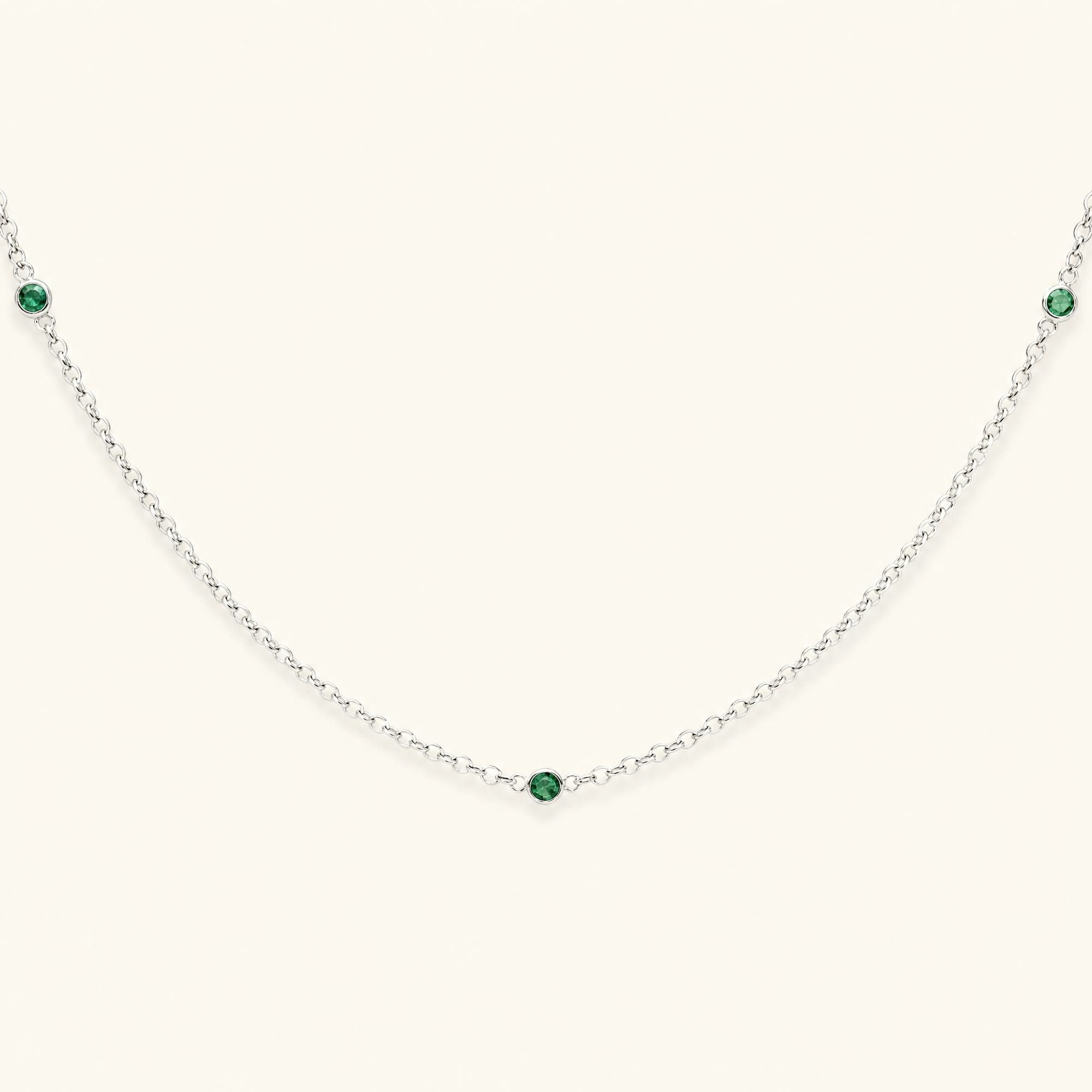 Collier ras de cou en argent et émeraude