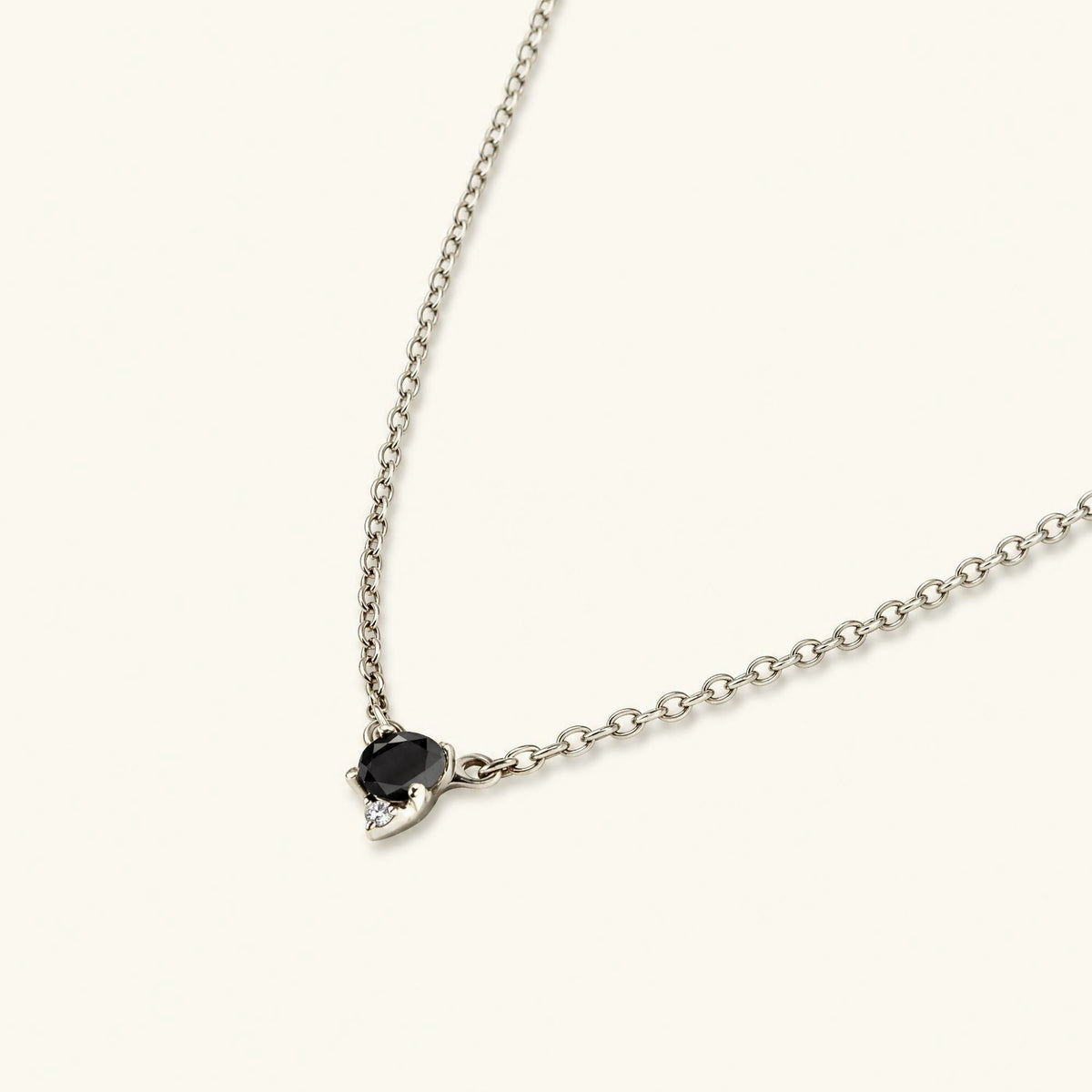 collier diamant noir et blanc en or blanc 18 carats