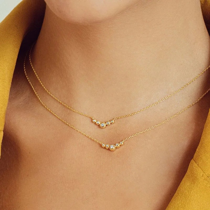 Collier en diamant en or 18 carats de la collection Mayuri avec pendentif solitaire