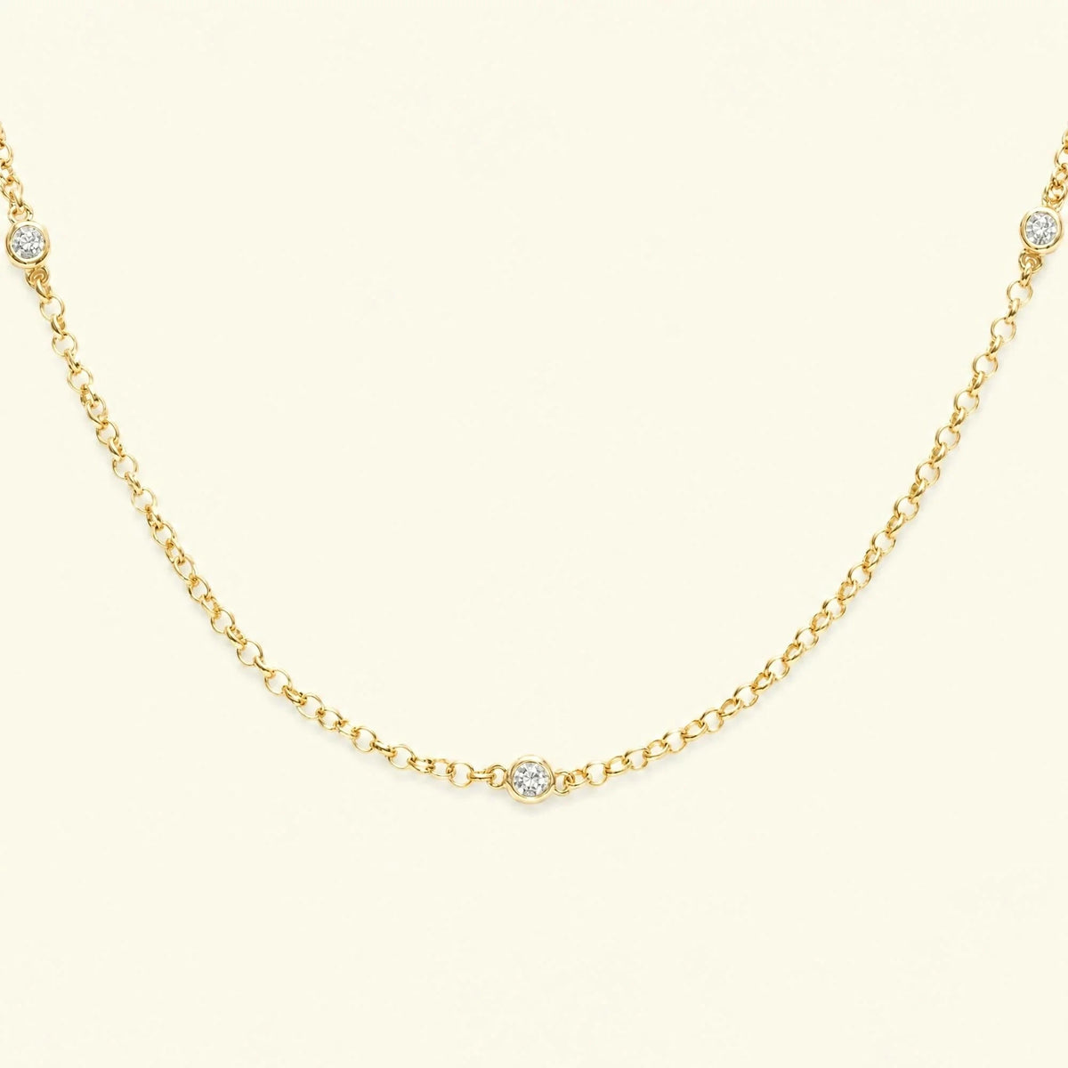 Collier diamant or jaune 18 carats Asonya, ras de cou chaîne fine et 3 diamants sertis clos