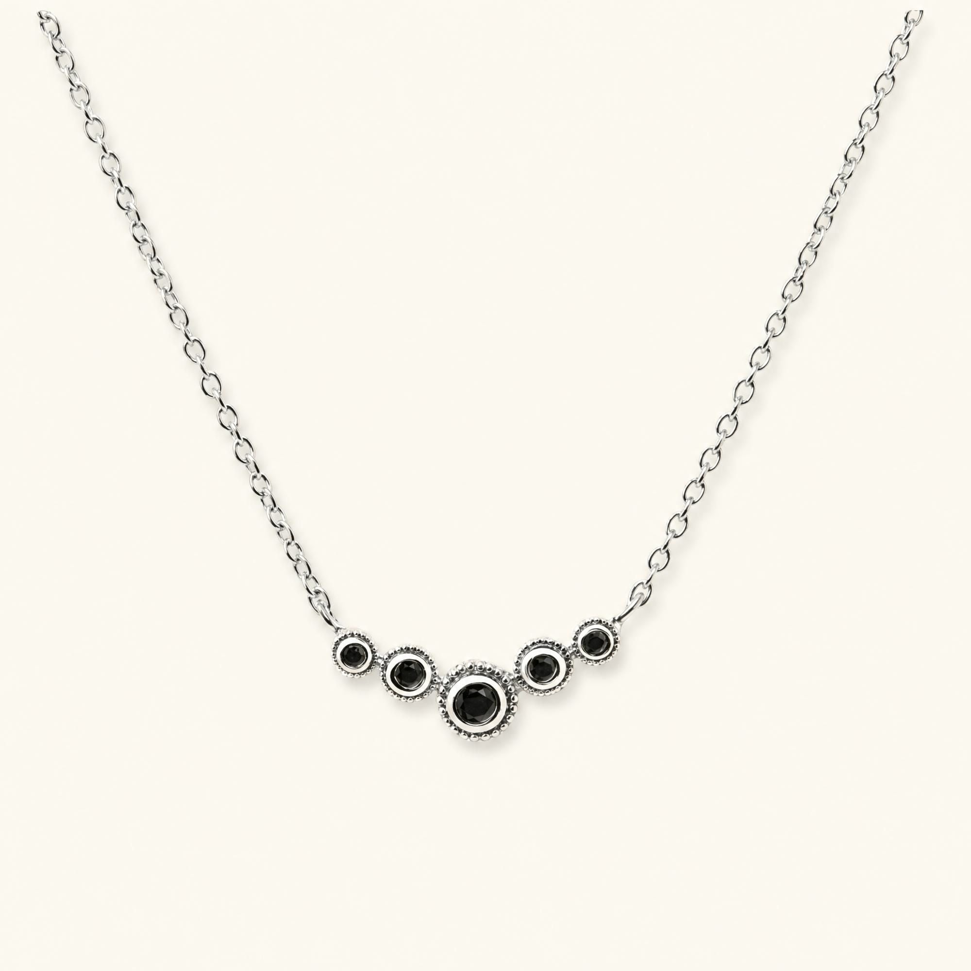 Collier fin rivière de diamant noir en or blanc