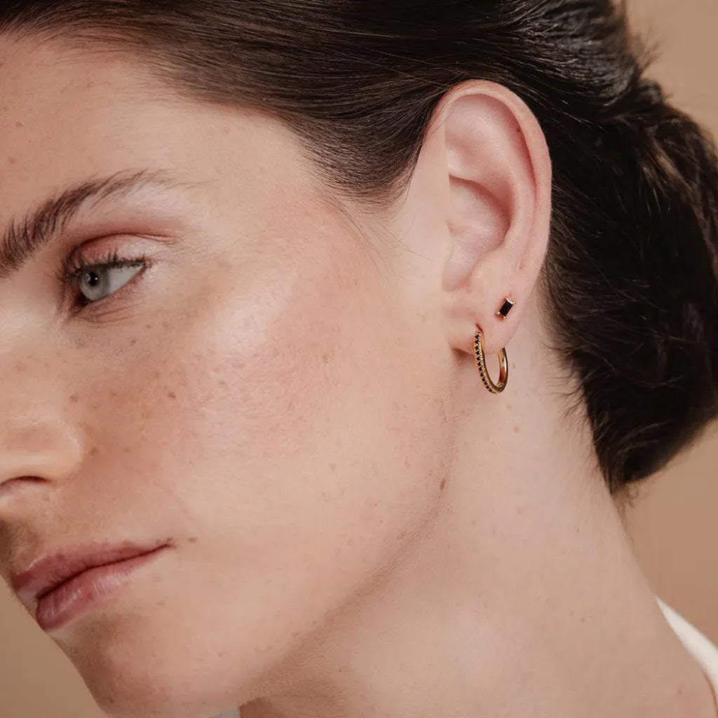 Boucles d'oreilles Ujala et Shanti en diamant noir et or, collection Mayuri