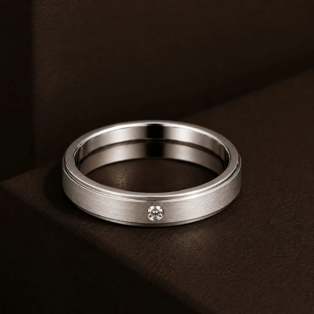 Alliance en or blanc 18 carats sertie d'un diamant certifié par Mayuri