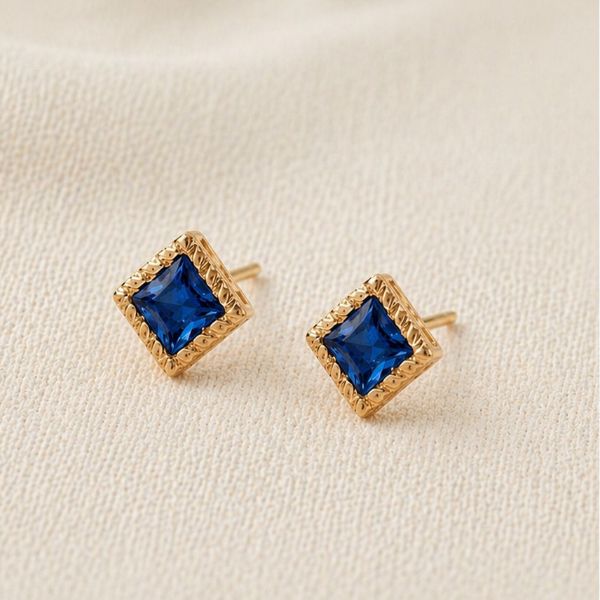 Boucles d'oreilles Indrani saphir en or jaune 18 carats
