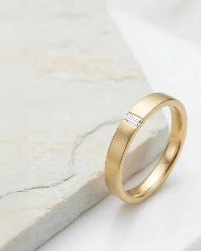 Bague en diamant Mayuri en or blanc 18 carats, surface propre après entretien
