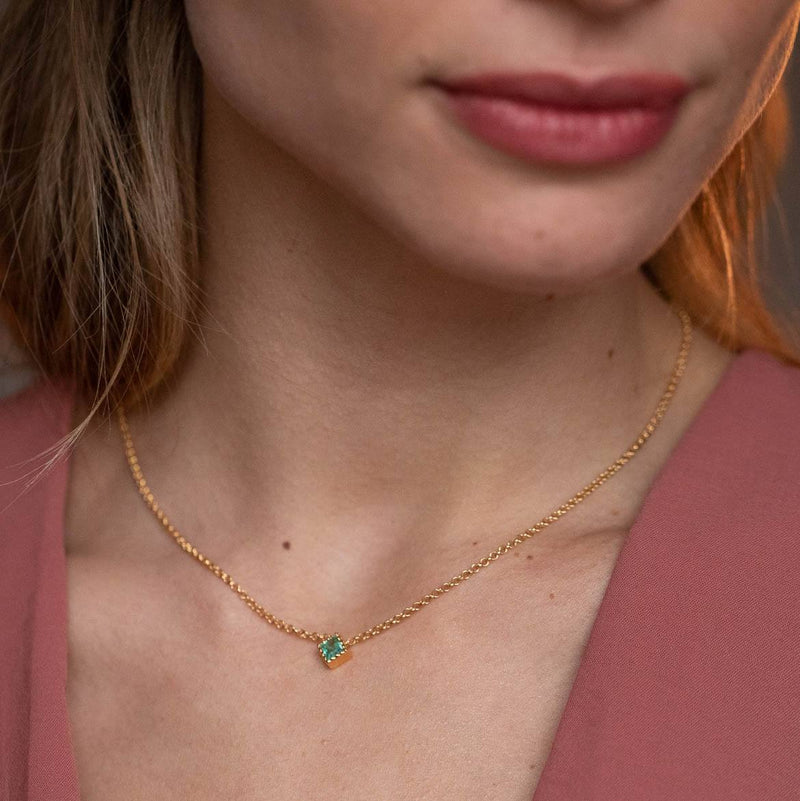 collier fin en émeraude losange coupe princesse