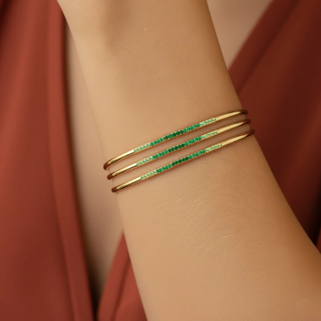 Joncs Tarang Canopée Mayuri en or 18 carats avec dégradé vert tsavorite et émeraude