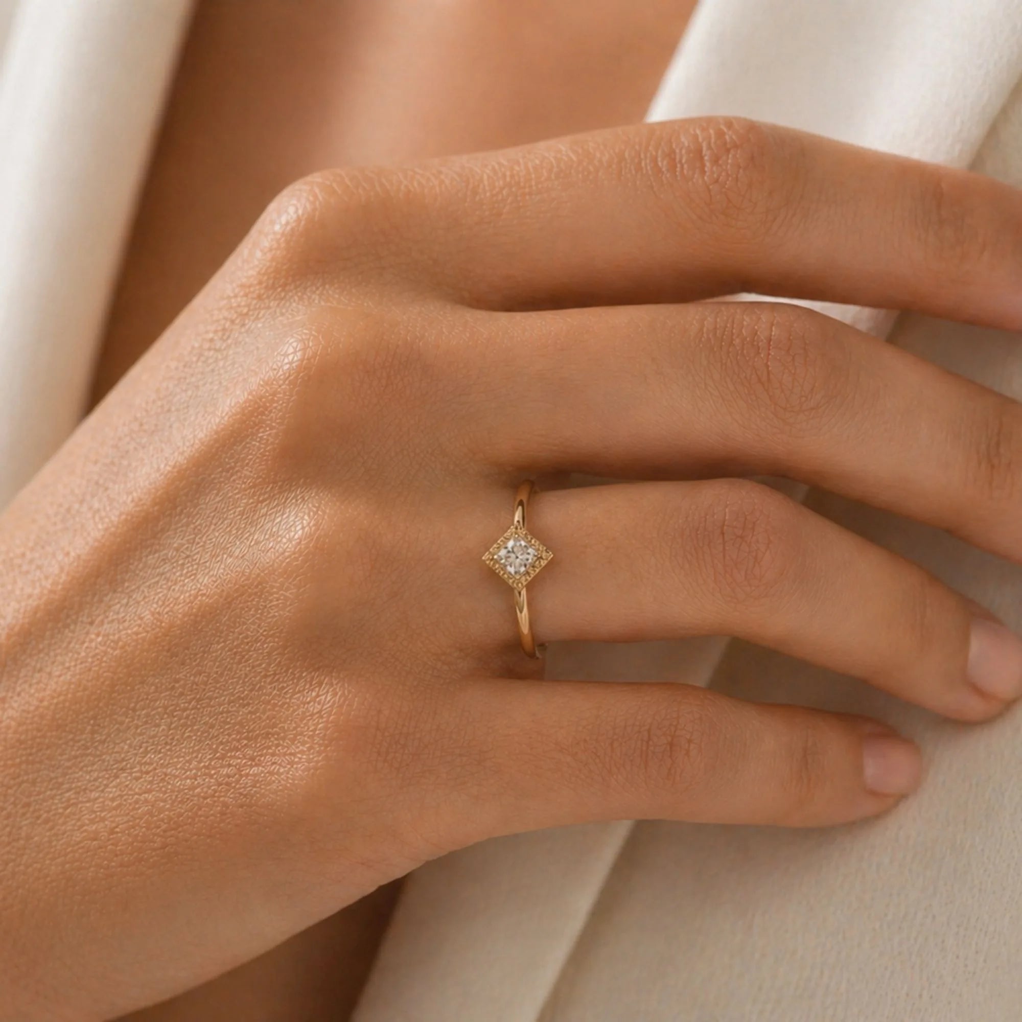 Bague Indrani diamant portée