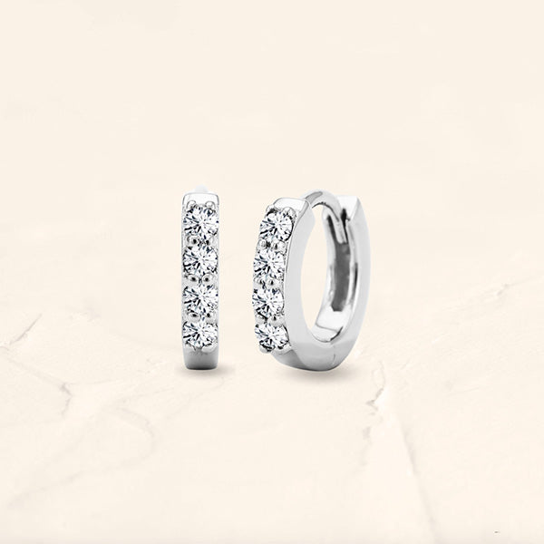 Petite créoles en diamant en or blanc 18 carats