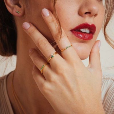 Anillo de esmeralda Devi
