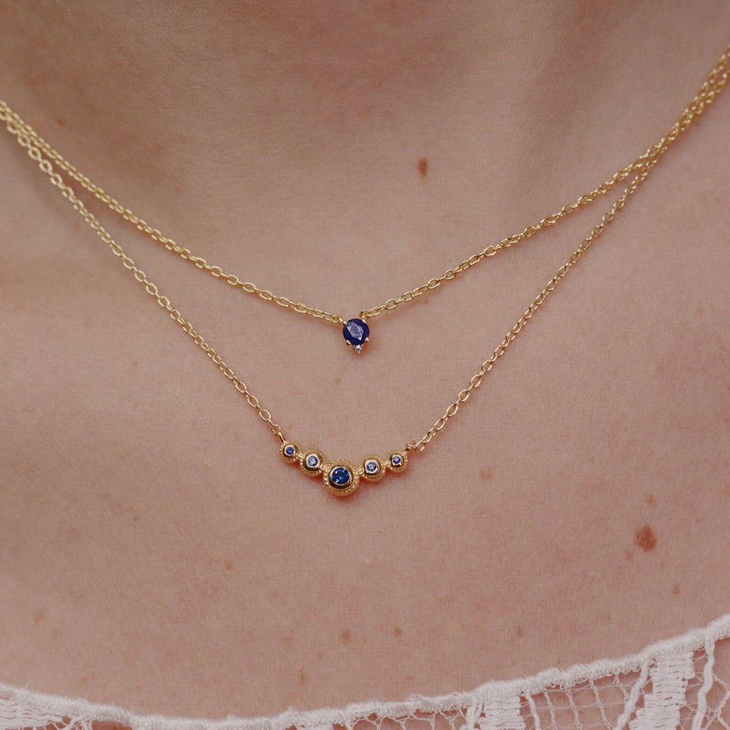 fine and delicate necklace in sapphire and gold vermeil
