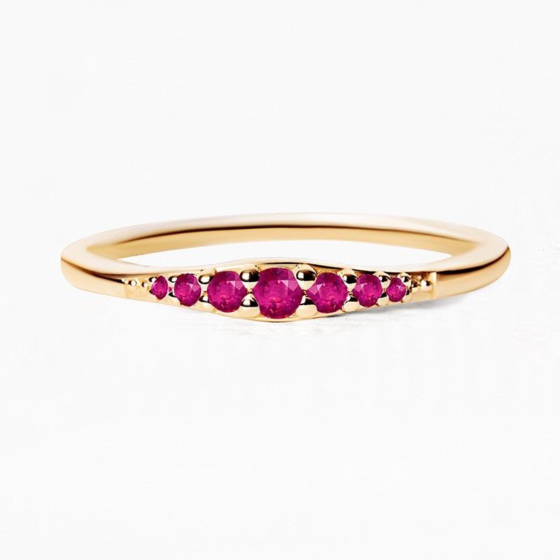 Yellow gold ring with ruby gradations