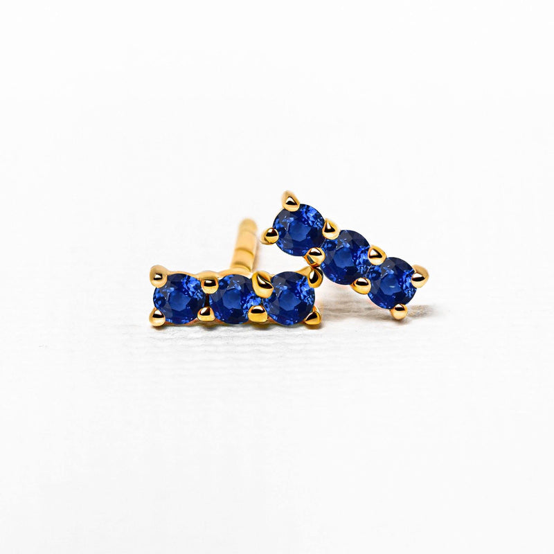 Earrings with sapphire