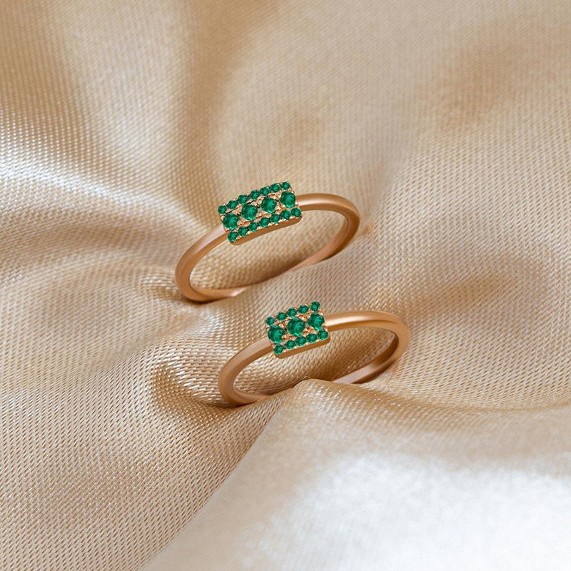 Sapna ring in rose gold set with emeralds