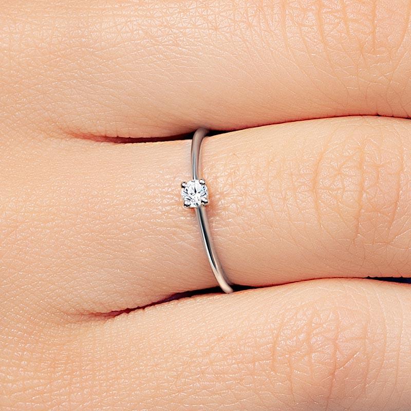 Bague de fiançailles fine solitaire Saral diamant en or blanc 18 carats