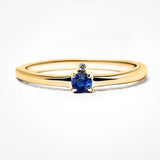 Ring with sapphire and white diamond in yellow gold