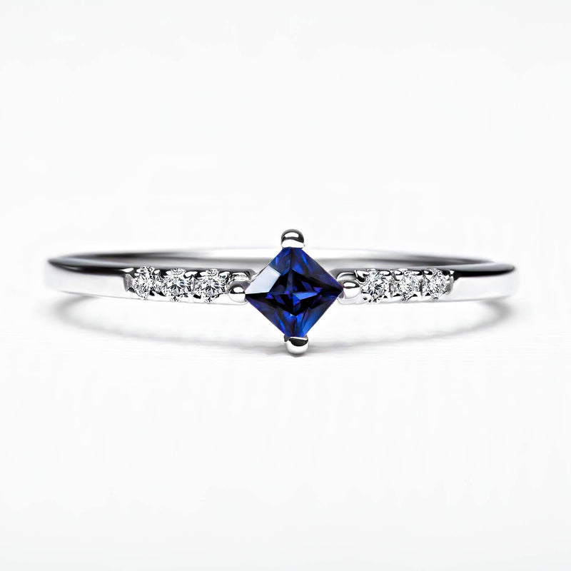 blue sapphire kali ring and white diamond paving in silver