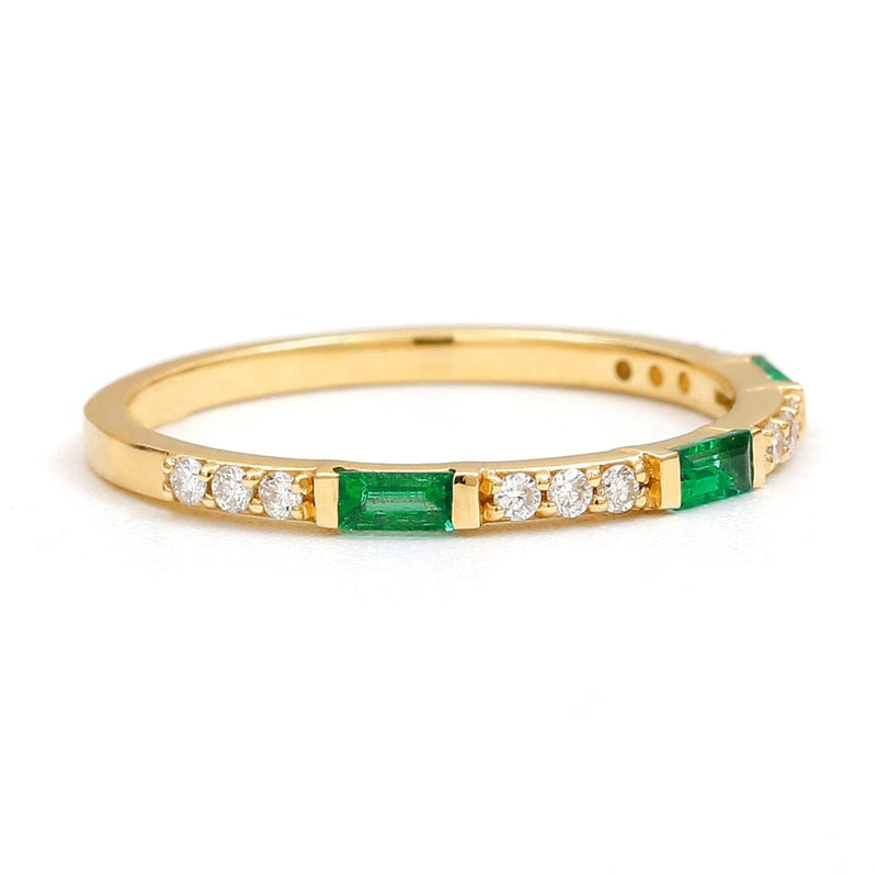 Semi eternity emerald and round diamond ring in 18 ct yellow gold