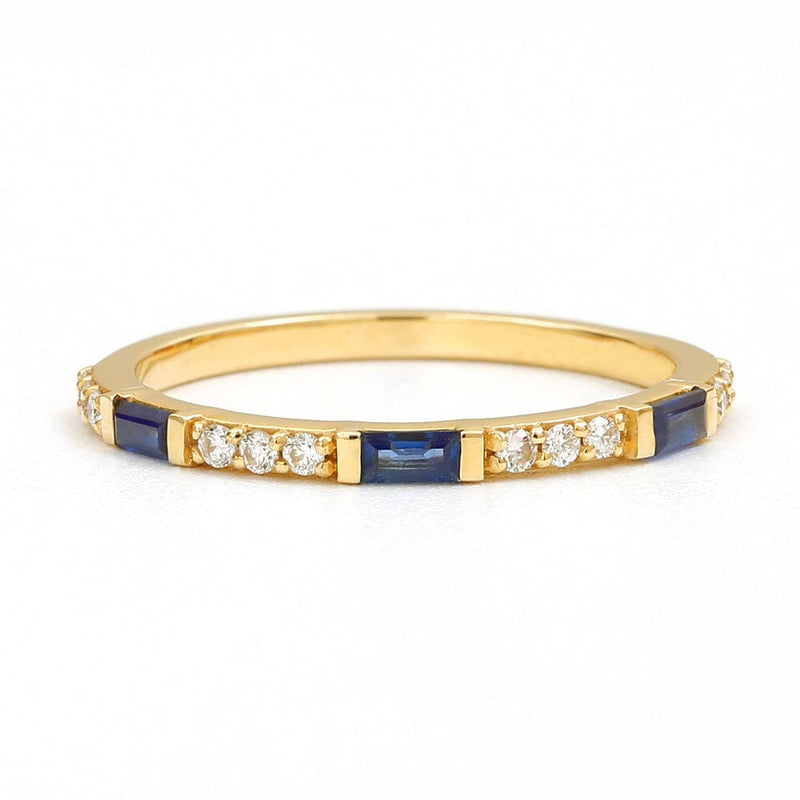 Moksha semi eternity ring with sapphire and round diamond in yellow gold