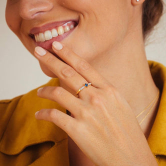 anillo princesa Zafiro pavé de diamantes azules y blancos en oro de 18 quilates
