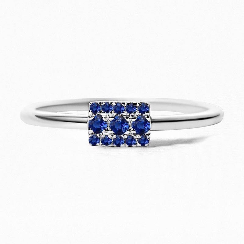 Sapna ring in white gold set with sapphires