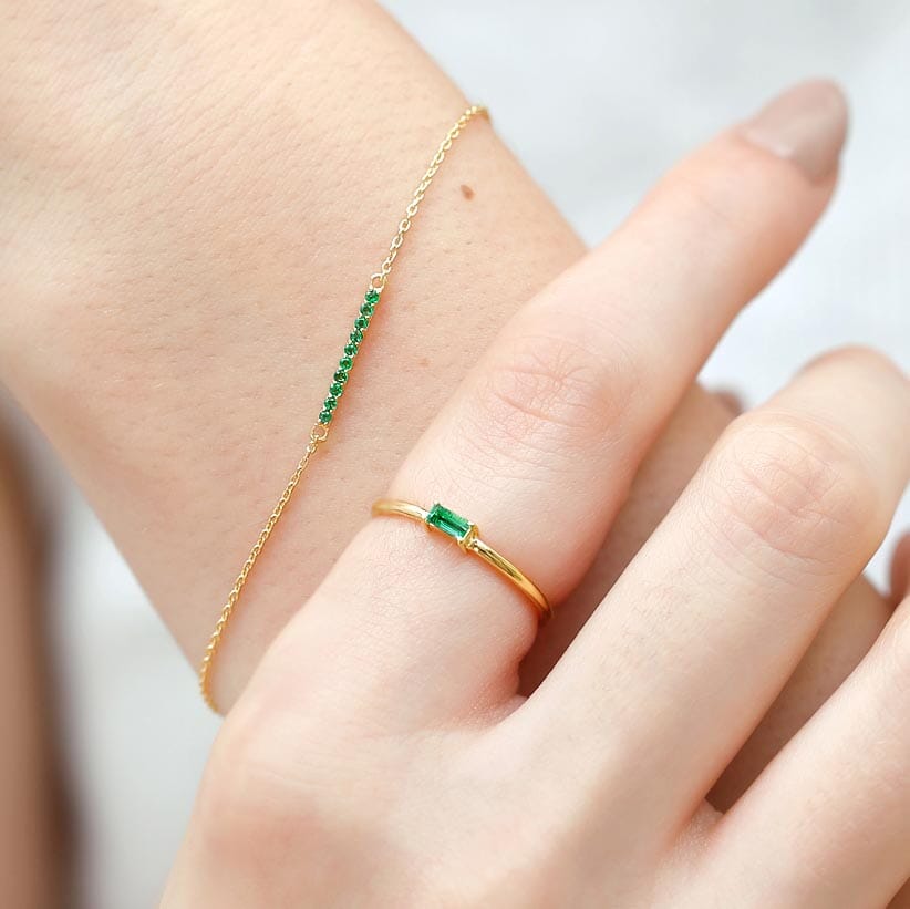 bracelet longue barre émeraude et bague baguette émeraude