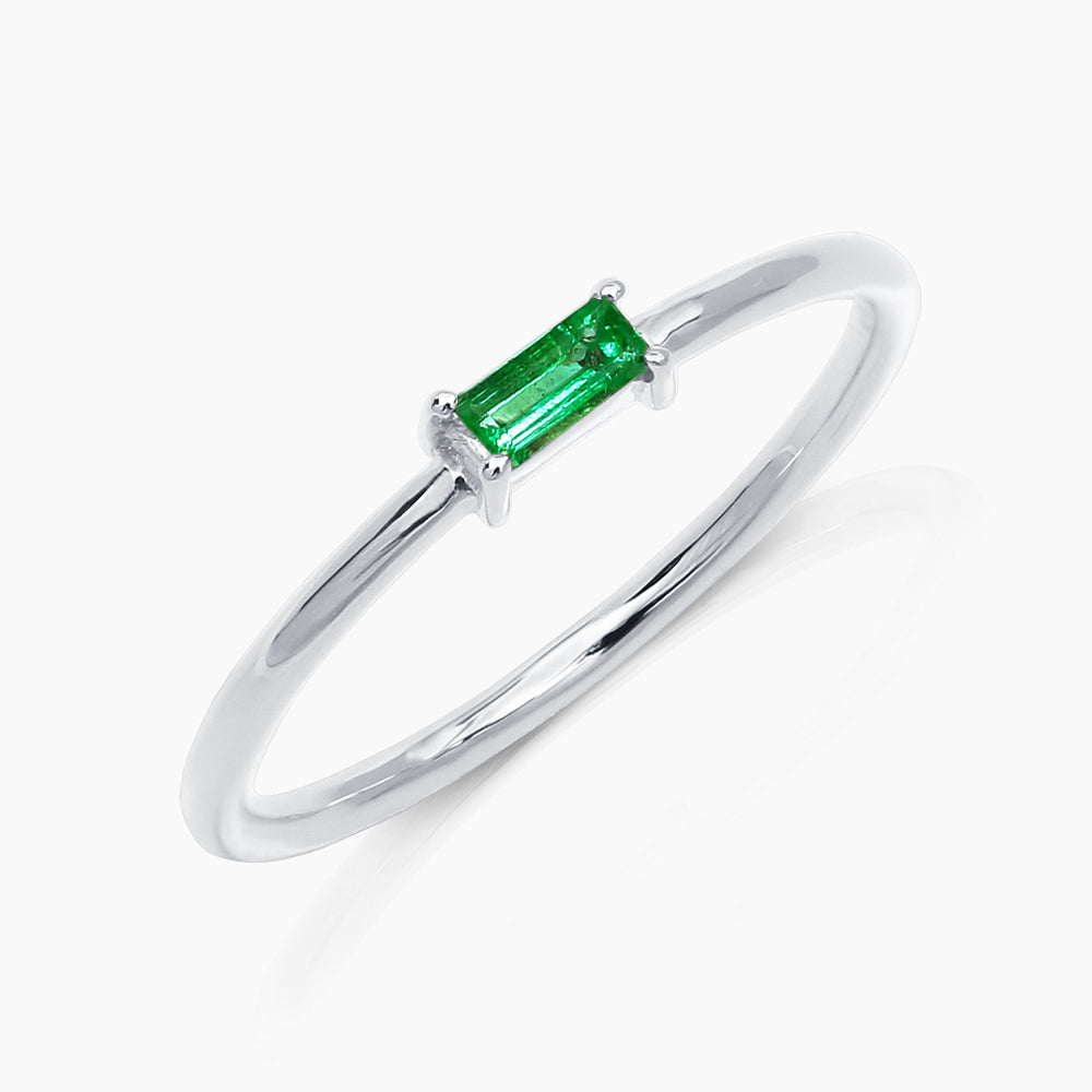 Solitaire emerald ring in white gold