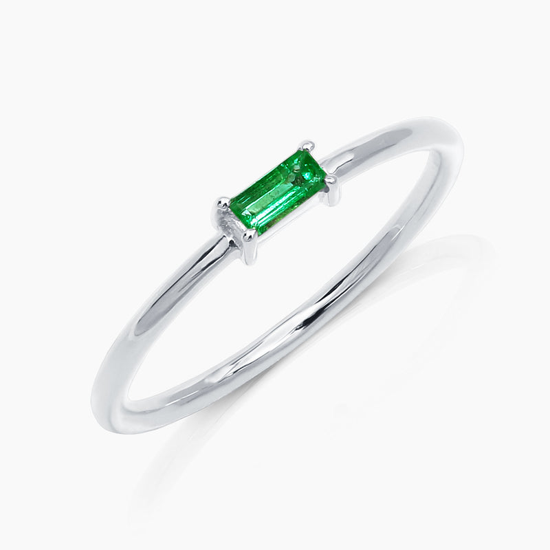 Solitaire emerald ring in white gold