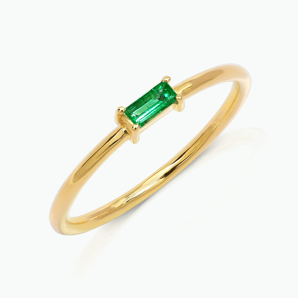 Solitaire emerald ring baguette cut