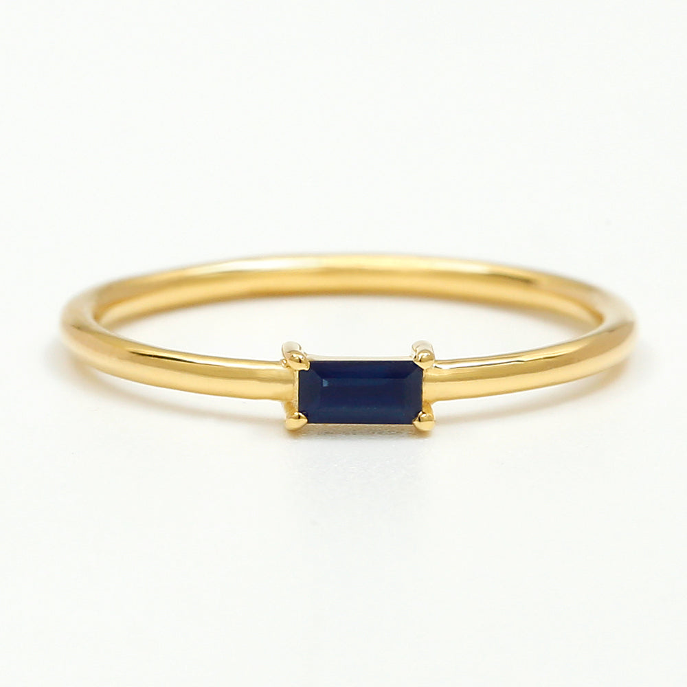 baguette cut sapphire solitaire ring in yellow gold