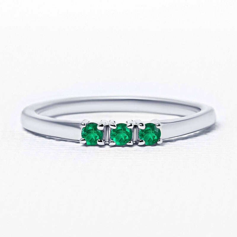 Tina emerald white gold ring