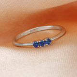Fine ring with three blue sapphires in white gold