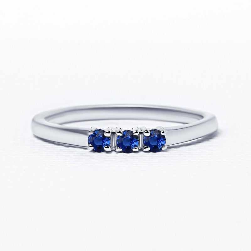 Sapphire tina ring in white gold