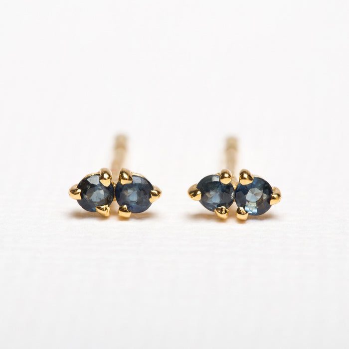 Discreet sapphire Prema earrings