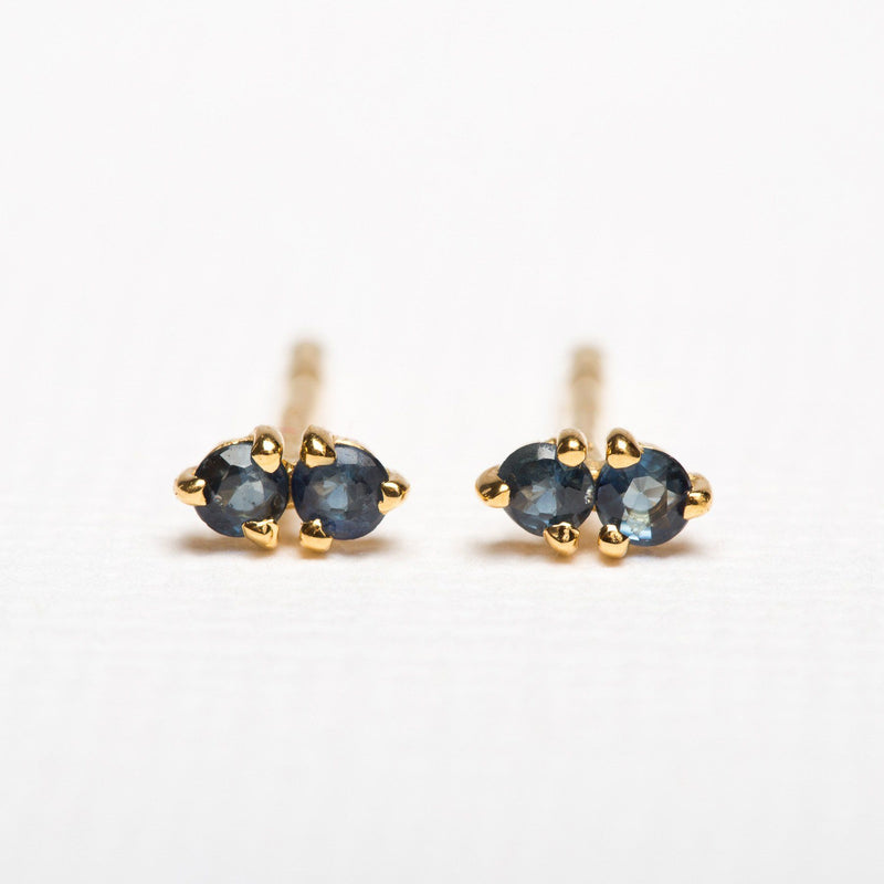 Discreet sapphire Prema earrings
