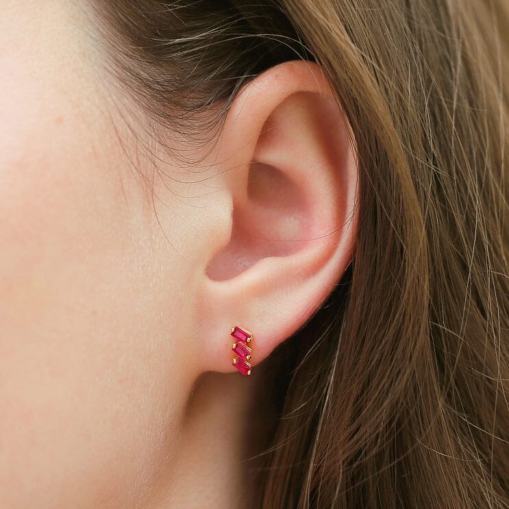 Pendientes baguette verticales de rubí Jivane