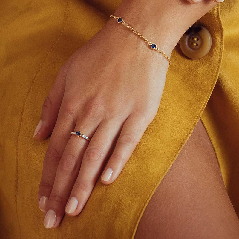 bracelet serti de quatre saphirs bleus en or jaune