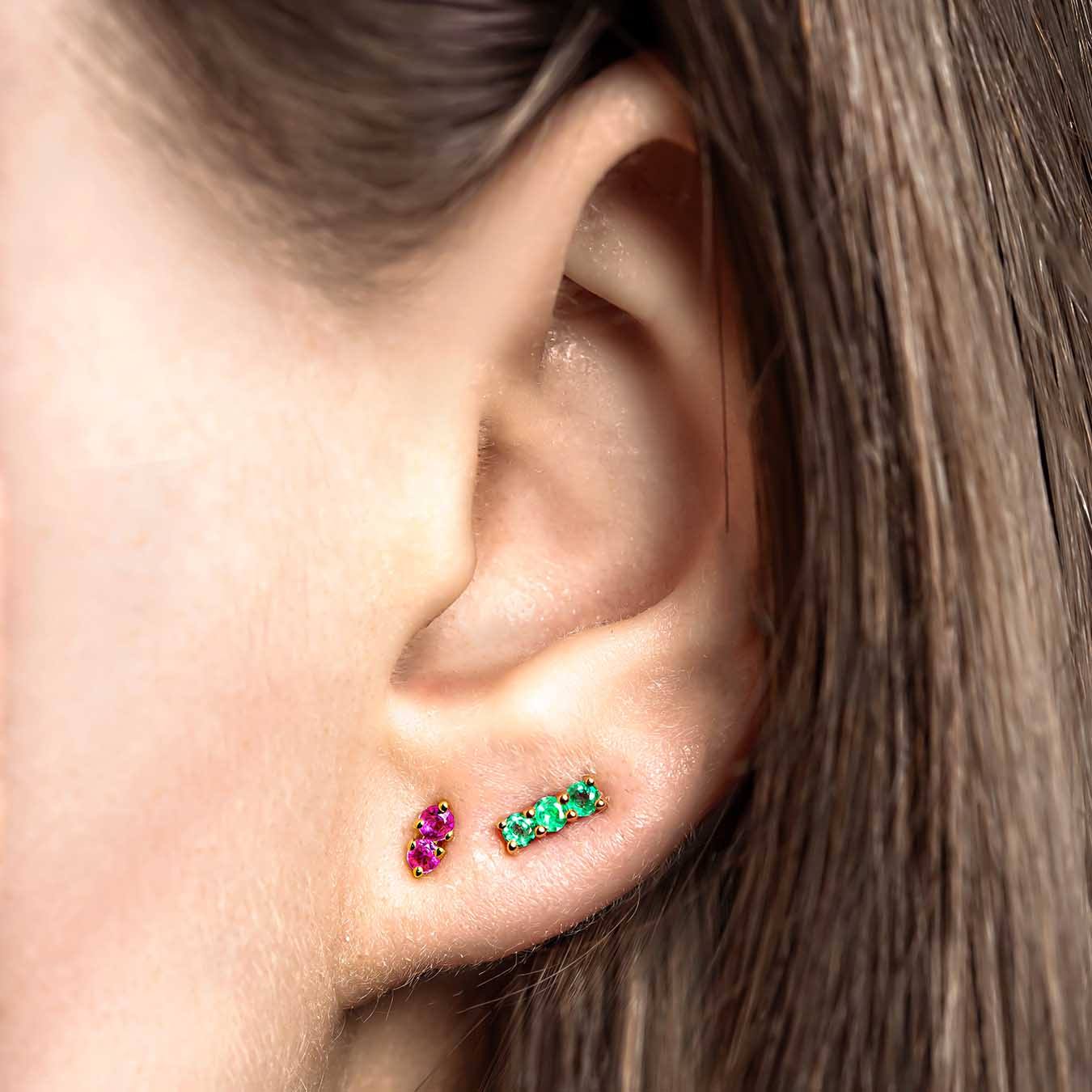 pendientes combinados de rubí y esmeralda